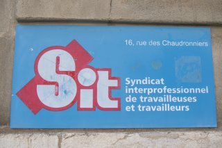 Le SIT dénonce le traitement policier des femmes sans-papiers (image d'archives). KEYSTONE/MARTIAL TREZZINI